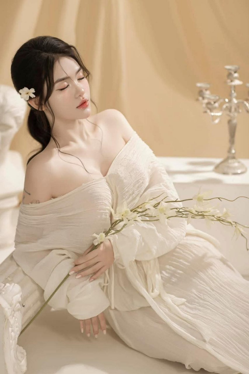Một phụ nữ cuồng dâm bị phát hiện loạn luân với bố chồng tại Cape ~ Ngay sau khi chồng rời đi, Wenwen đã bị bố chồng cưỡng hiếp...