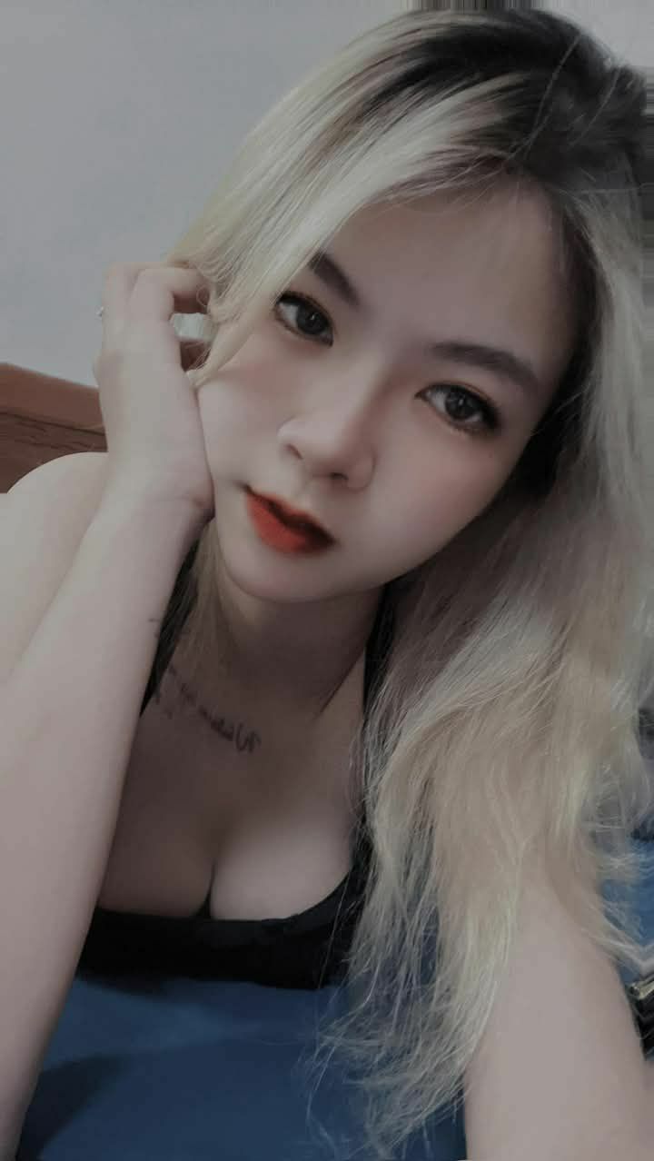 Thường xuyên cho em hotgirl cạnh nhà tắm nhờ, anh cchim nhìn trộm rồi bất ngờ lao vào…